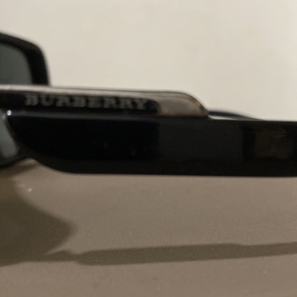 BURBERRY-AUTHENTIC WITH THE ICONIC ‘KNIGHT’ UPON THE HORSE ON LENSE - Picture 4 of 11